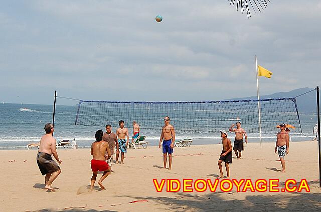 Mexique Nuevo Vallarta Riu Jalisco Plusieurs fois par jour, des clients jouent au volleyball.