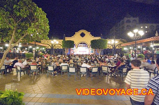 Mexique Nuevo Vallarta Riu Jalisco Beaucoup de monde le soir.