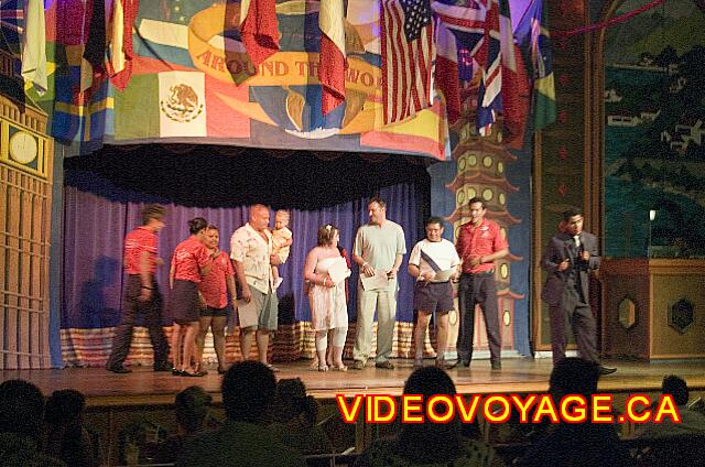 Mexique Nuevo Vallarta Riu Jalisco La remise des prix avant le spectacle.