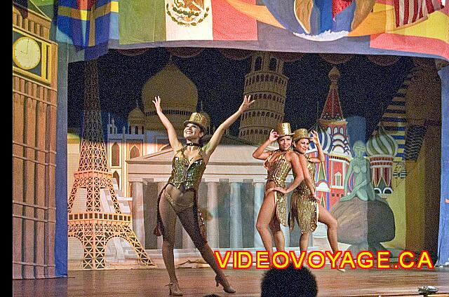 Mexique Nuevo Vallarta Riu Jalisco A professional team dance.