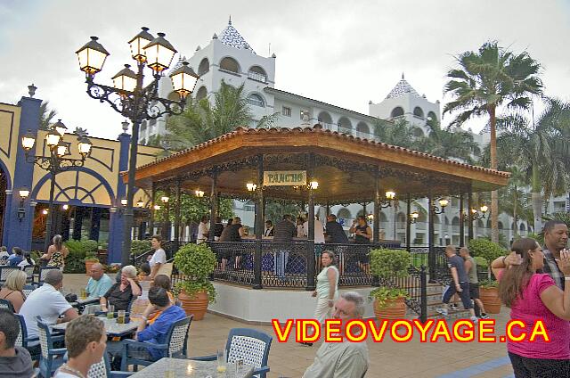 Mexique Nuevo Vallarta Riu Jalisco Un bar muy popular en la noche.