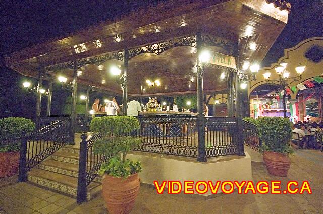 Mexique Nuevo Vallarta Riu Jalisco Barra de Villa es una copia de Pancho bar.