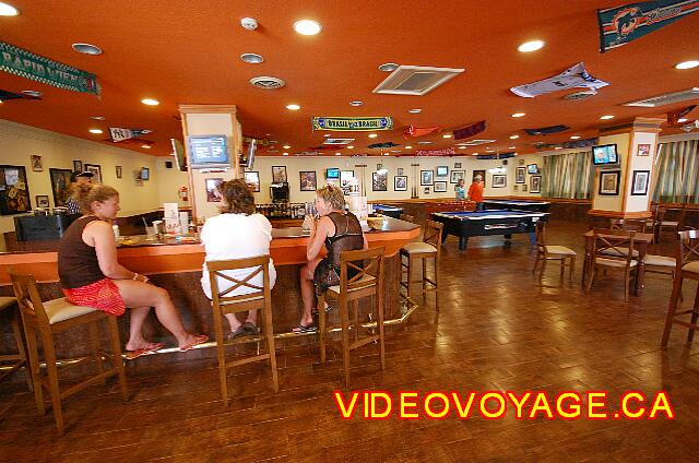 Mexique Nuevo Vallarta Riu Jalisco The Sports Bar is open 24 hours a day. A fridge with some sandwich to fill the hungry night.