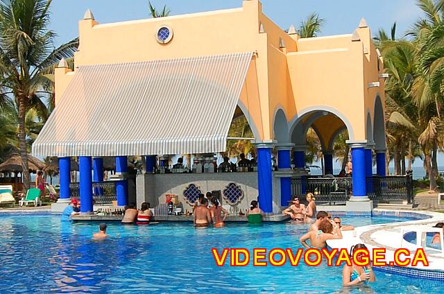 Mexique Nuevo Vallarta Riu Jalisco El bar de la piscina para adultos.