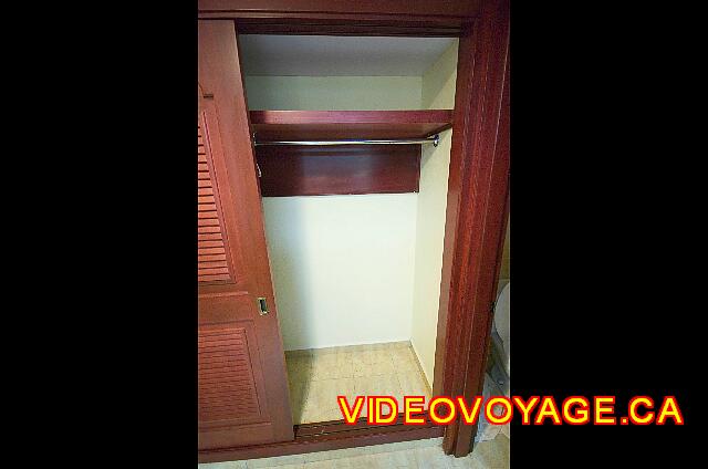 Mexique Nuevo Vallarta Riu Jalisco The right side of the wardrobe.