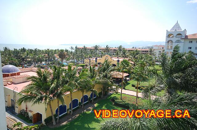 Mexique Nuevo Vallarta Riu Jalisco The sight of the room ends with a partial view of the ocean.