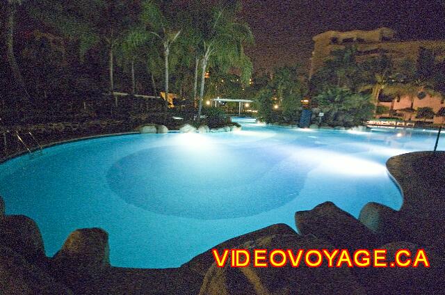 Mexique Nuevo Vallarta Riu Jalisco La piscine des enfants le soir.