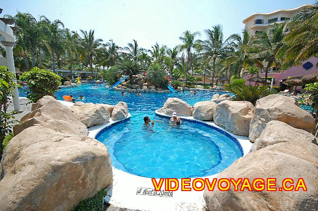 Mexique Nuevo Vallarta Riu Jalisco Una bañera de hidromasaje en la piscina para niños.