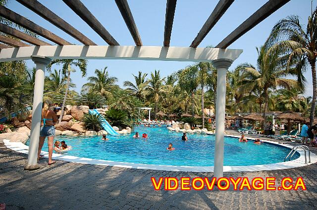 Mexique Nuevo Vallarta Riu Jalisco Diversas actividades se organizan en la piscina para niños.