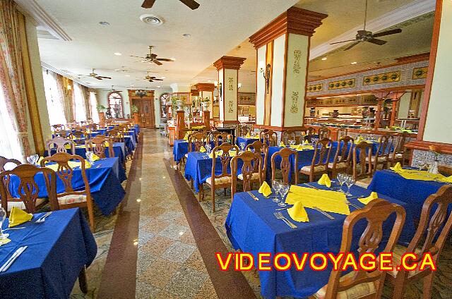 Mexique Nuevo Vallarta Riu Jalisco Las mesas cerca de las ventanas, el buffet de nuevo.