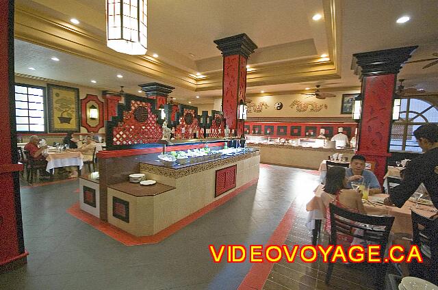 Mexique Nuevo Vallarta Riu Jalisco The buffet in the center and bottom.