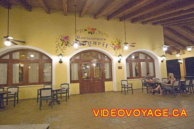 Mexique Nuevo Vallarta Riu Jalisco La entrada al restaurante Nayarit con una hermosa terraza. El día de un bar con un restaurante bufé. Siendo el único restaurante con aire acondicionado para la cena, que es muy popular.