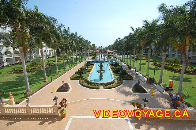 Mexique Nuevo Vallarta Riu Jalisco The driveway to the site of the center.