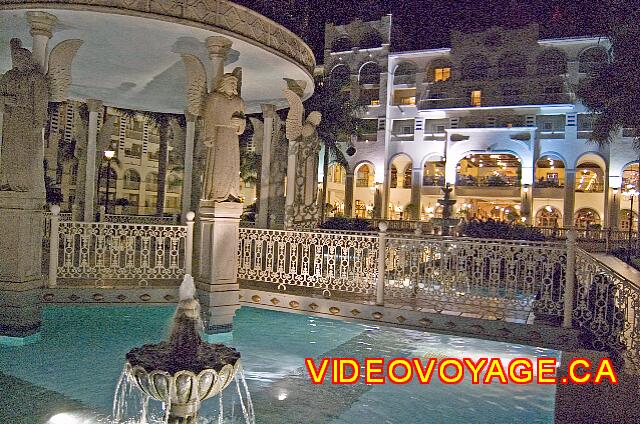 Mexique Nuevo Vallarta Riu Jalisco The couples love to visit the gazebo.