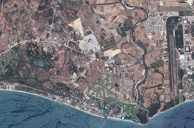 Mexique Nuevo Vallarta Riu Jalisco Left the hotel, right airport.