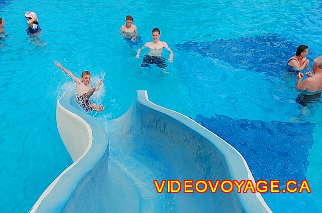 Mexique Nuevo Vallarta Riu Vallarta Près du mini-club et à l'extrémité de la piscine principale, un terrain de jeux.