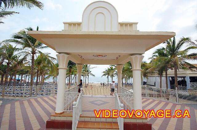 Mexique Nuevo Vallarta Riu Vallarta Un gazebo près de la plage.