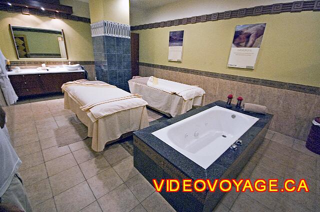 Mexique Nuevo Vallarta Riu Vallarta Una sala de masajes para dos personas.