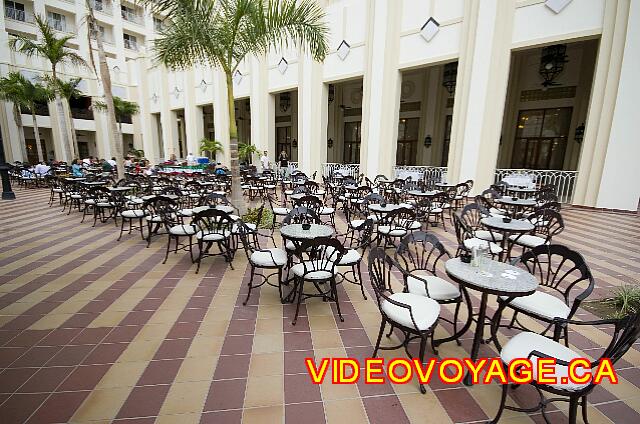 Mexique Nuevo Vallarta Riu Vallarta De nombreuses tables et chaises.