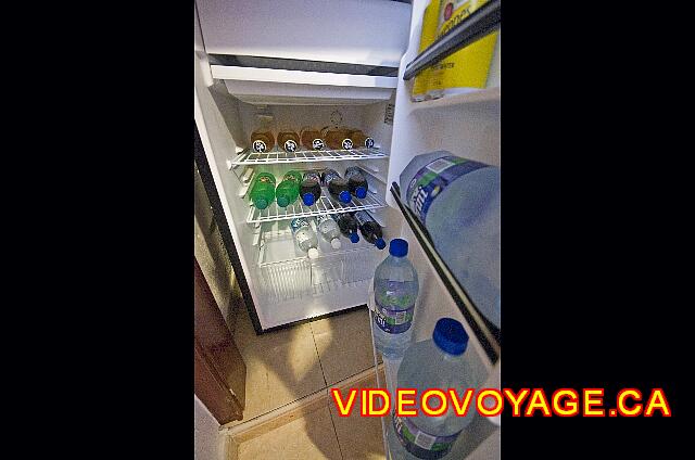 Mexique Nuevo Vallarta Riu Vallarta The well stocked fridge with a freezer section.
