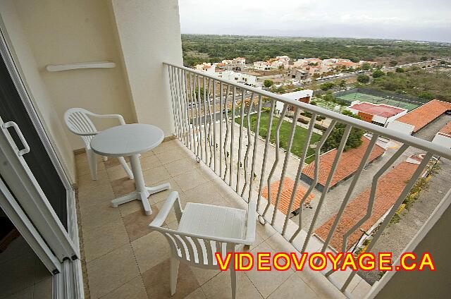 Mexique Nuevo Vallarta Riu Vallarta The shallow balcony and a garden view. This particular room has a view of the north side.