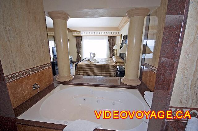 Mexique Nuevo Vallarta Riu Vallarta Le bain et la chambre.