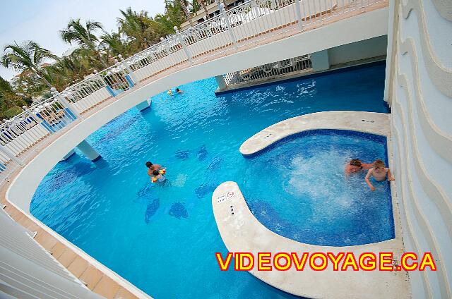 Mexique Nuevo Vallarta Riu Vallarta A whirlpool in the pool for children.