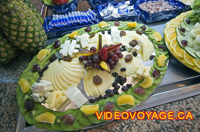 Mexique Nuevo Vallarta Riu Vallarta Un buffet está disponible por las noches también. Aquí quesos diferentes ...
