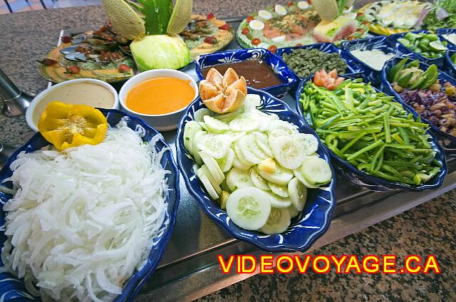 Mexique Nuevo Vallarta Riu Vallarta Diferentes ingredientes para hacer una ensalada.