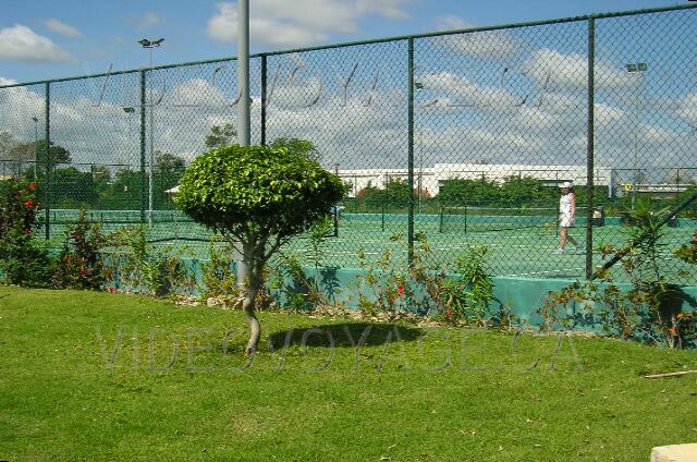 Republique Dominicaine Punta Cana Gran Bahia Principe Lighted tennis court.