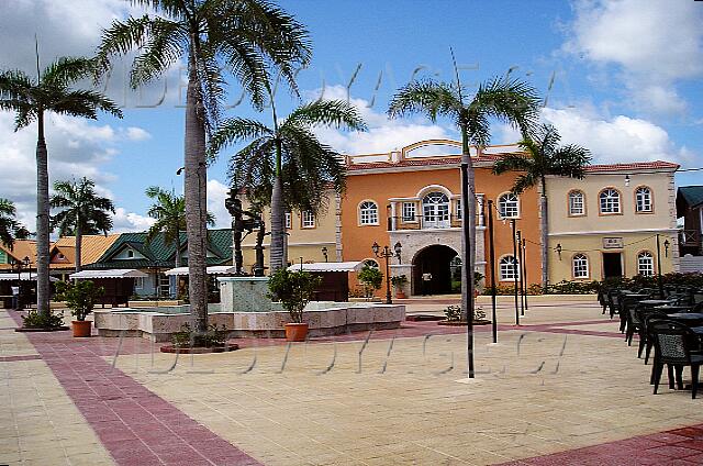 Republique Dominicaine Punta Cana Gran Bahia Principe En el otro lado del edificio, una gran plaza se abre a nosotros.