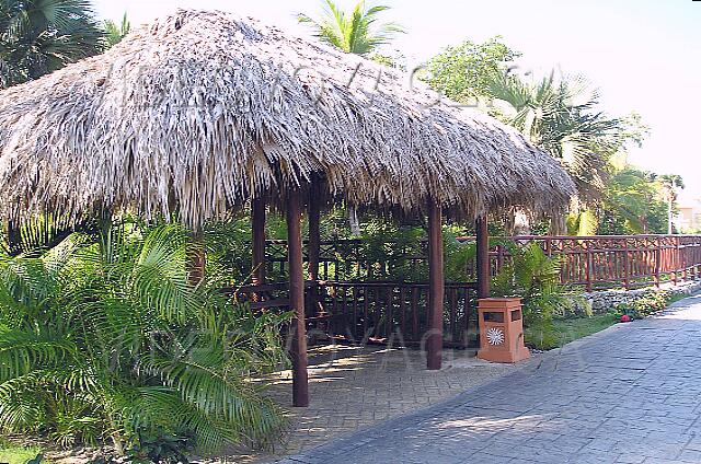 Republique Dominicaine Punta Cana Gran Bahia Principe Un arrêt du train (parada) qui se promène entre la plage et le Lobby.