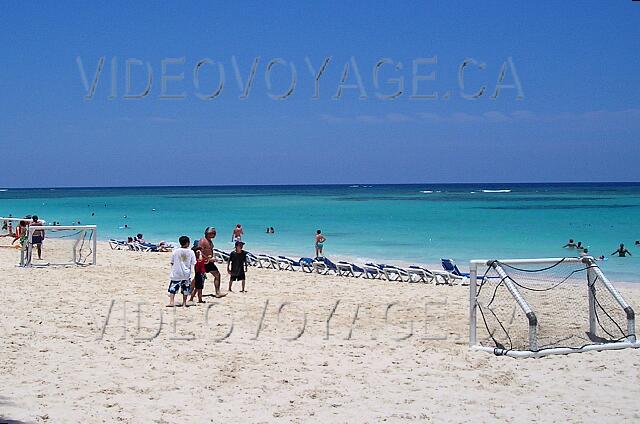 Republique Dominicaine Punta Cana Gran Bahia Principe El mini fútbol en la playa.