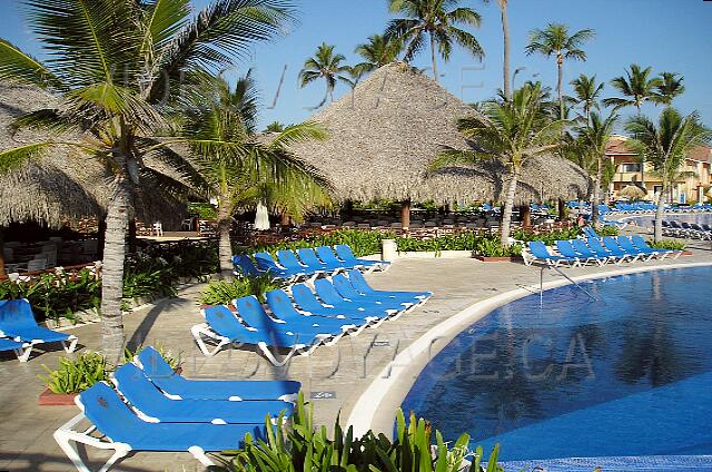 Republique Dominicaine Punta Cana Gran Bahia Principe PISCIS El bar junto a la piscina cerca de la playa, en la sección de Bavaro.