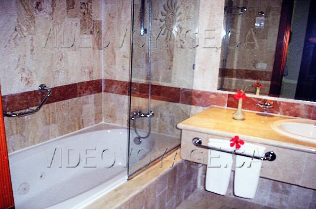 Republique Dominicaine Punta Cana Gran Bahia Principe The room bath.