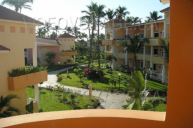 Republique Dominicaine Punta Cana Gran Bahia Principe A view between the buildings that habritent rooms.