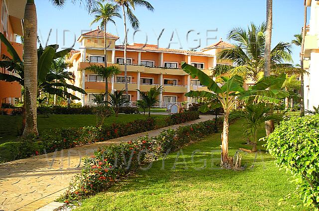 Republique Dominicaine Punta Cana Gran Bahia Principe Low vegetation at the front balconies.