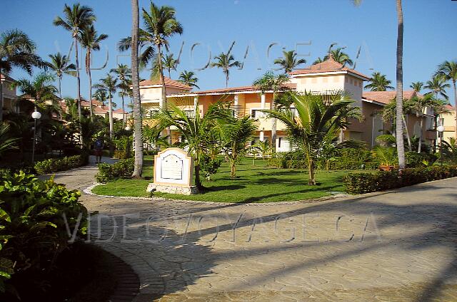 Republique Dominicaine Punta Cana Gran Bahia Principe Another building of two floors.