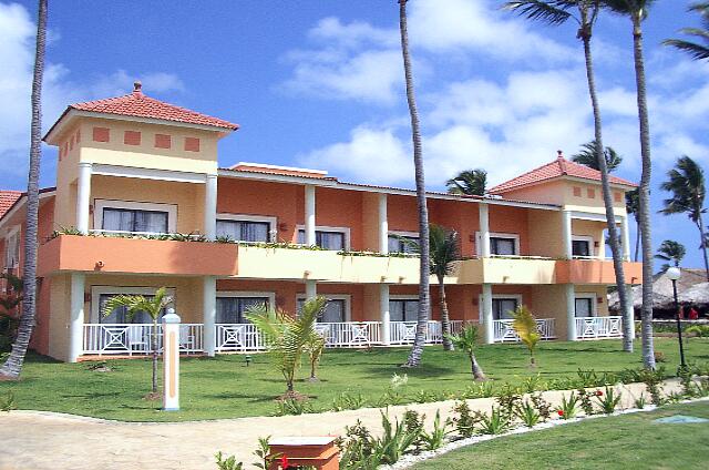 Republique Dominicaine Punta Cana Gran Bahia Principe The balconies are staggered to allow some privacy.