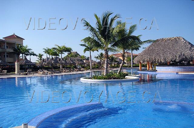 Republique Dominicaine Punta Cana Gran Bahia Principe A similar pool at the swimming pool of the Punta Cana section.