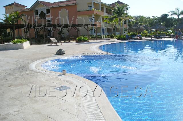 Republique Dominicaine Punta Cana Gran Bahia Principe Un bain tourbillon dans la piscine.