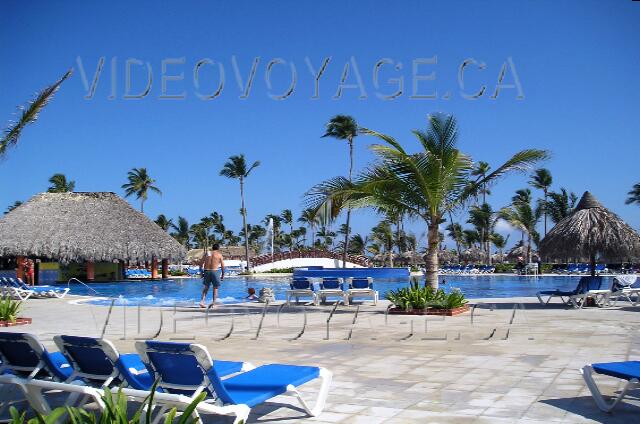 Republique Dominicaine Punta Cana Gran Bahia Principe Une grande terrasse autour de la piscine.