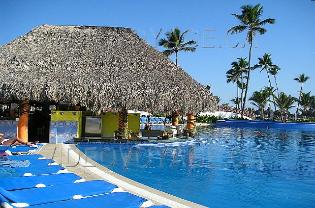 Republique Dominicaine Punta Cana Gran Bahia Principe Le bar dans la piscine.