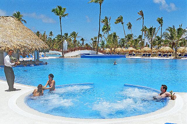 Republique Dominicaine Punta Cana Gran Bahia Principe Le bain tourbillon près du bar.