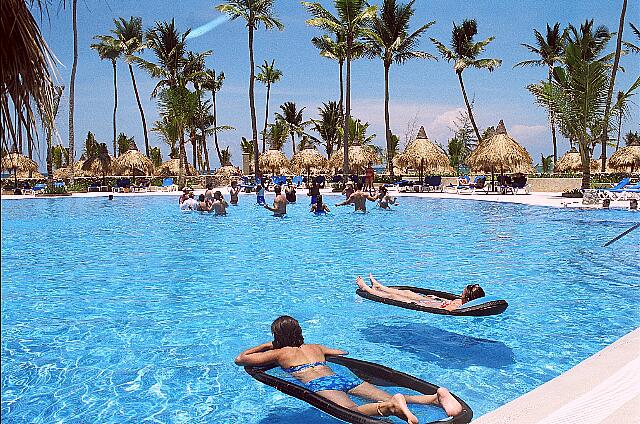 Republique Dominicaine Punta Cana Gran Bahia Principe Une activité d'animation dans la piscine.