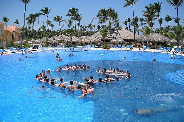 Republique Dominicaine Punta Cana Gran Bahia Principe Une activité d'animation dans la piscine.