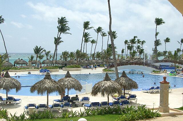 Republique Dominicaine Punta Cana Gran Bahia Principe L'extrémité de la piscine avec la piscine pour enfant.