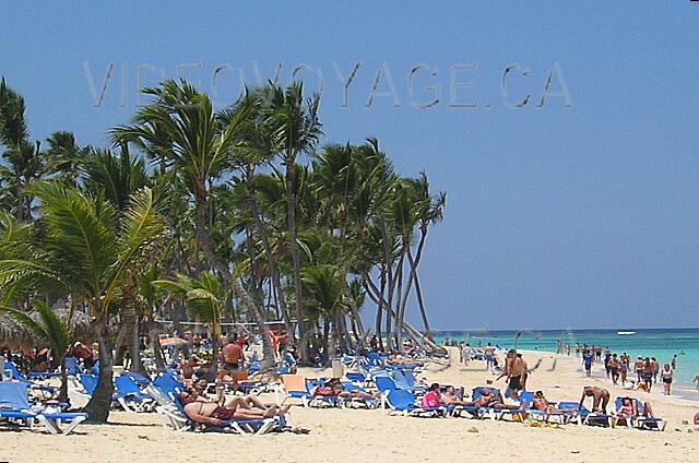 Republique Dominicaine Punta Cana Gran Bahia Principe In high season, many people on the beach.