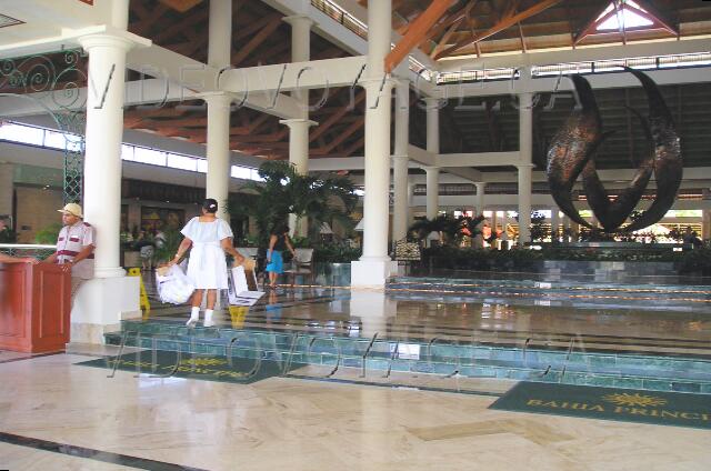 Republique Dominicaine Punta Cana Gran Bahia Principe The entrance lobby of the Bavaro section.