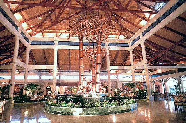 Republique Dominicaine Punta Cana Gran Bahia Principe In the center of the lobby of the Punta Cana section.